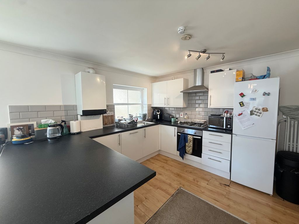 Flat Godstone Road in Caterham