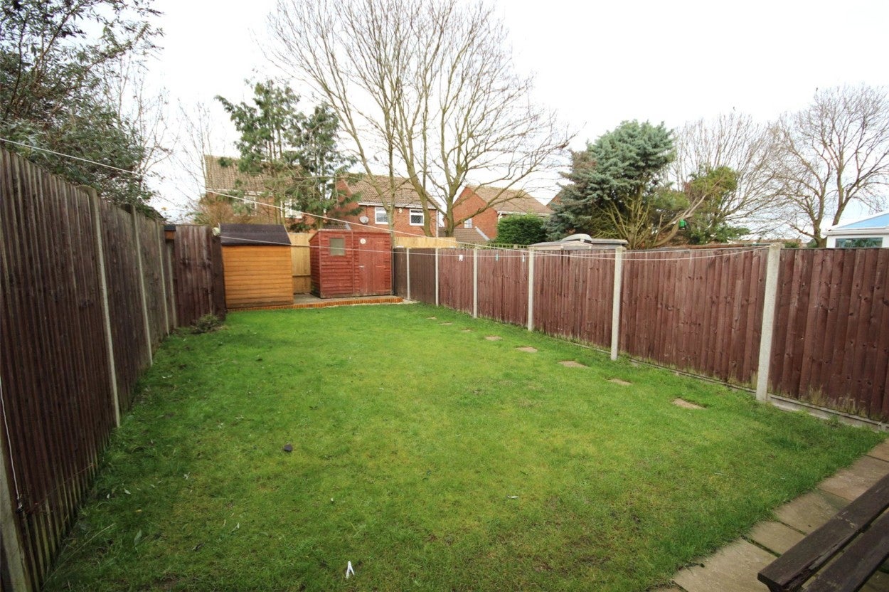 House Barnston Close in Luton