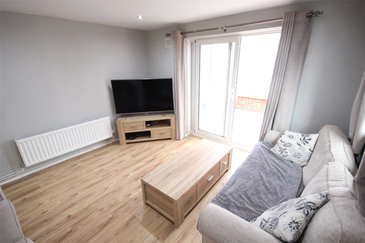 House Barnston Close in Luton