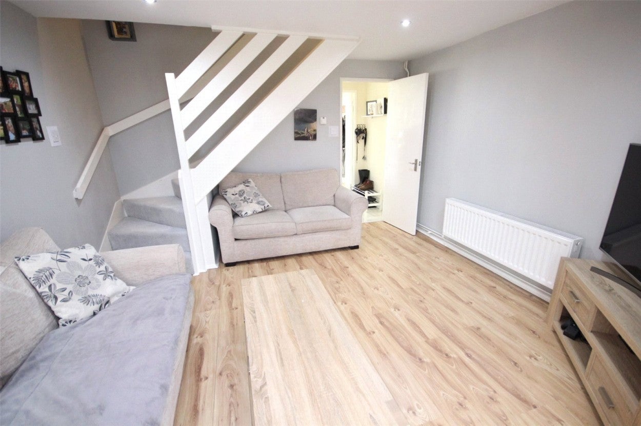 House Barnston Close in Luton