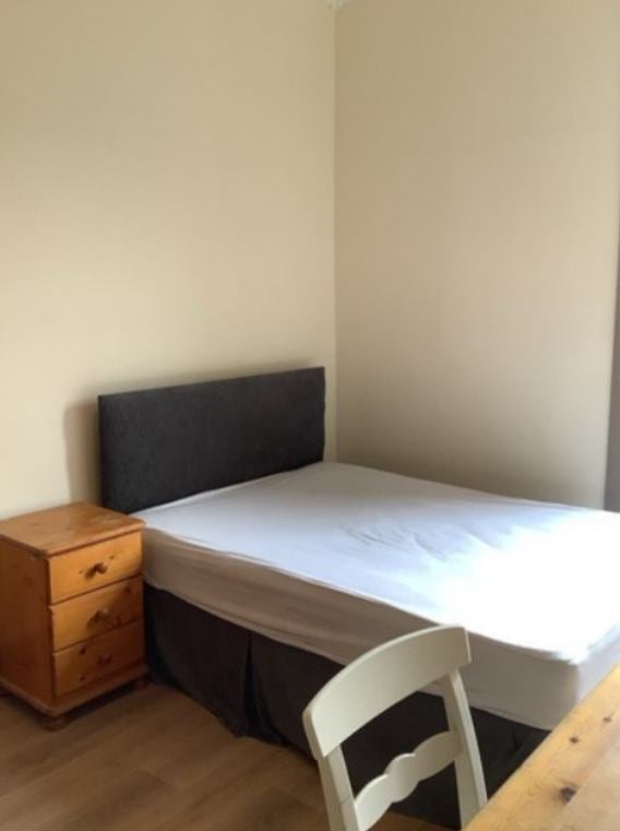 Room Dudley Drive in Glasgow