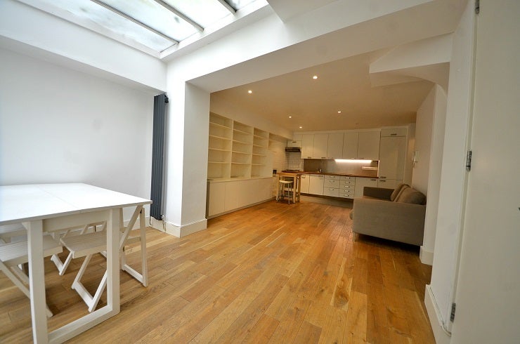 Flat Edward Square in Greater London