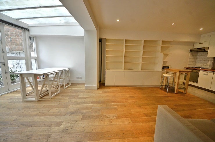 Flat Edward Square in Greater London