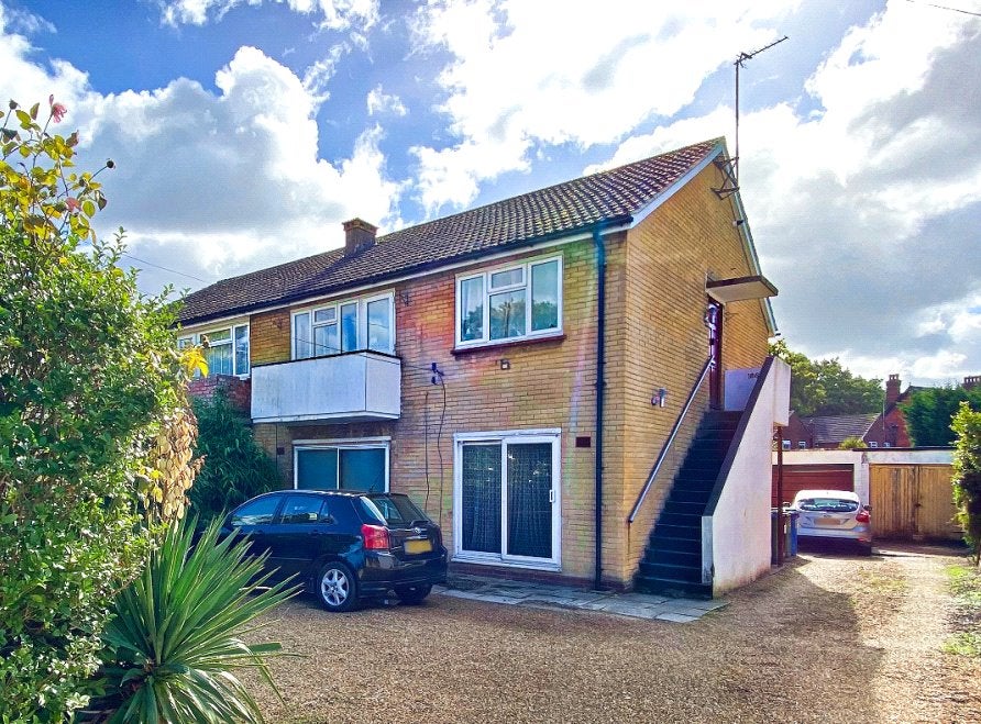 House West Heath Road in Rushmoor