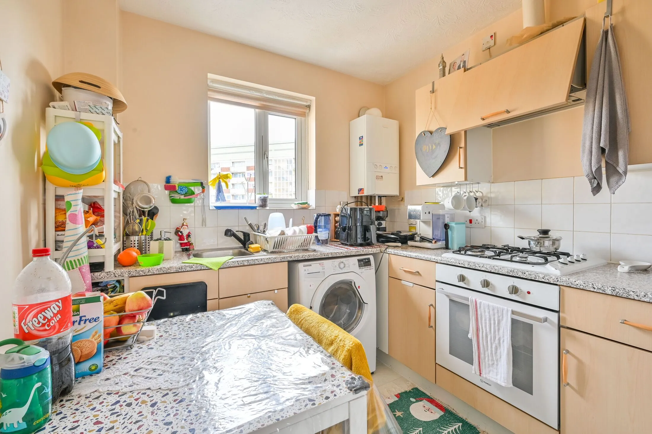 Flat Connaught Road in Greater London