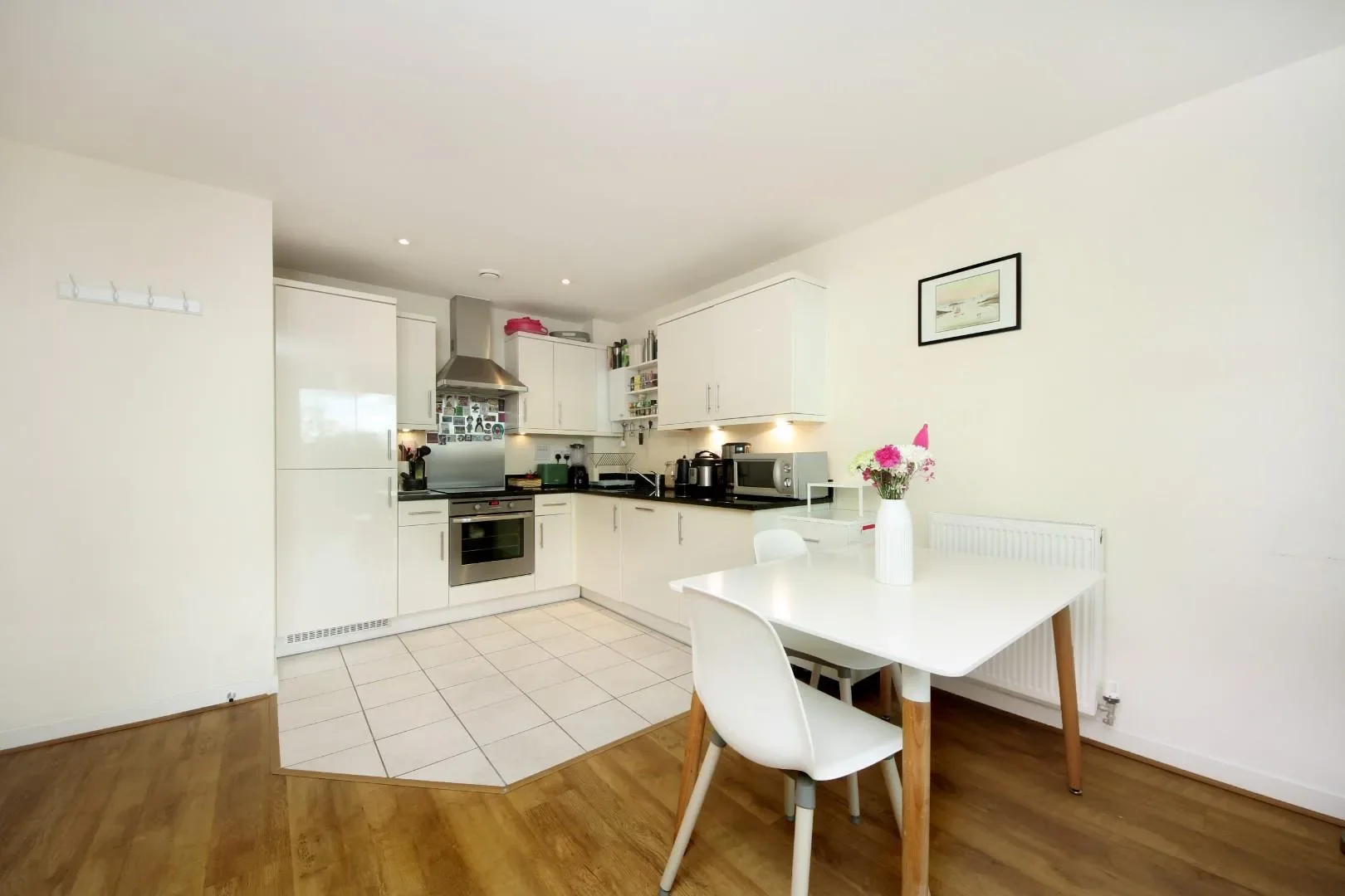 Flat Granville Gardens in Greater London