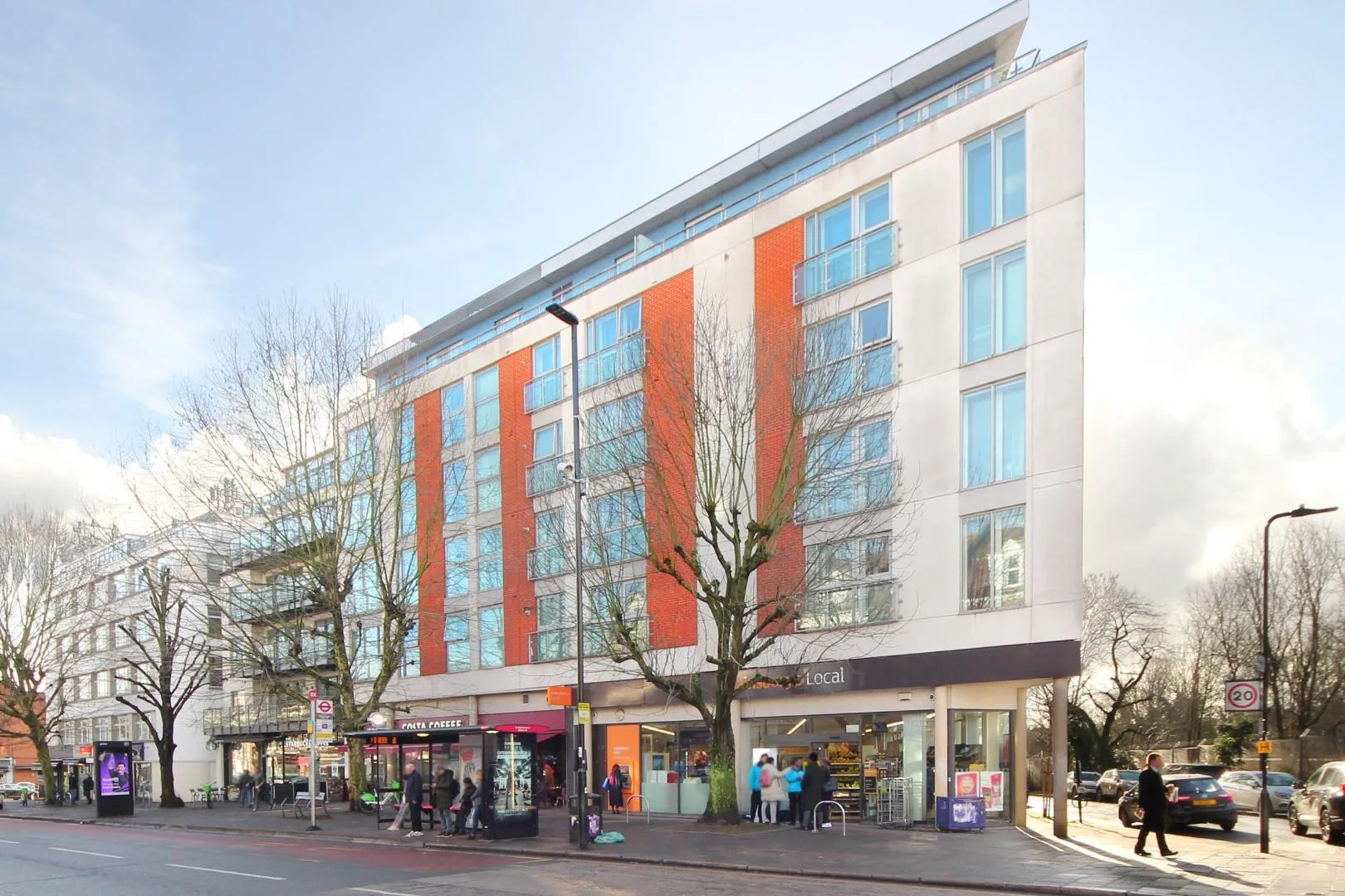 Flat Granville Gardens in Greater London