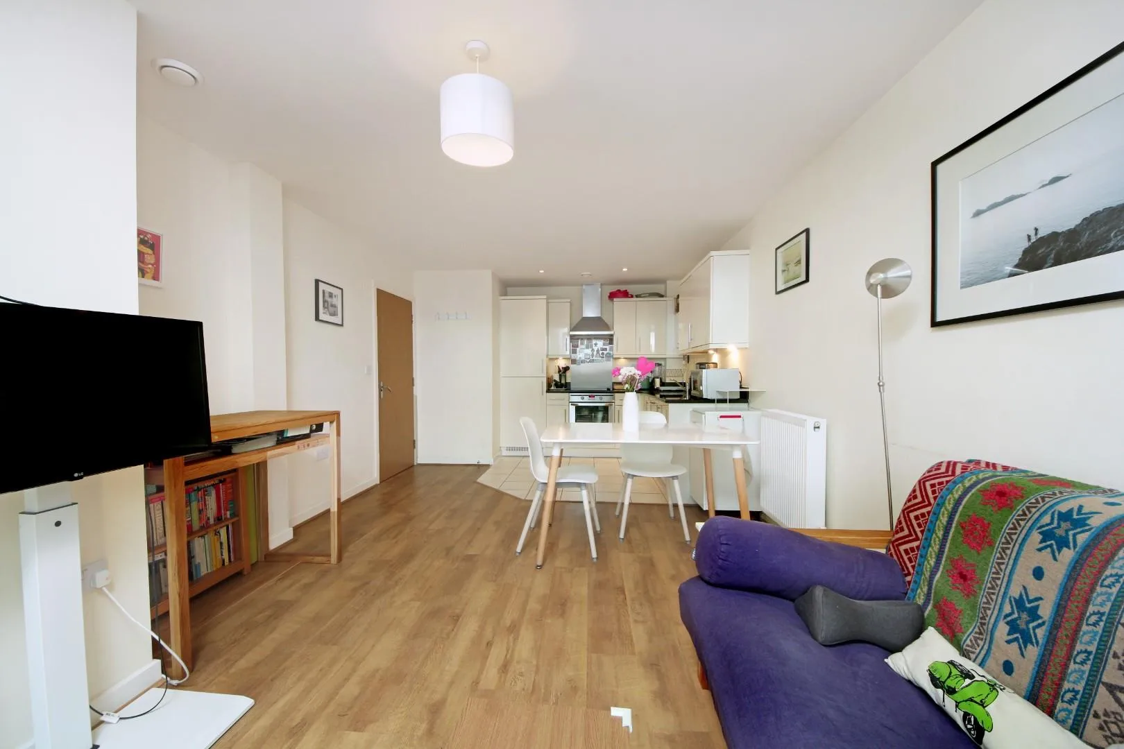 Flat Granville Gardens in Greater London