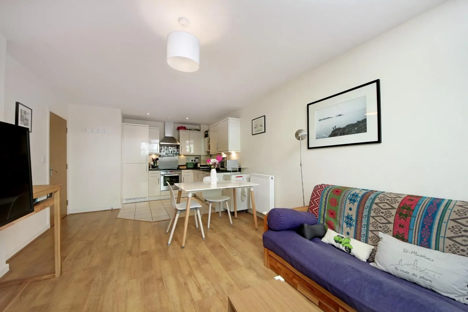 Flat Granville Gardens in Greater London