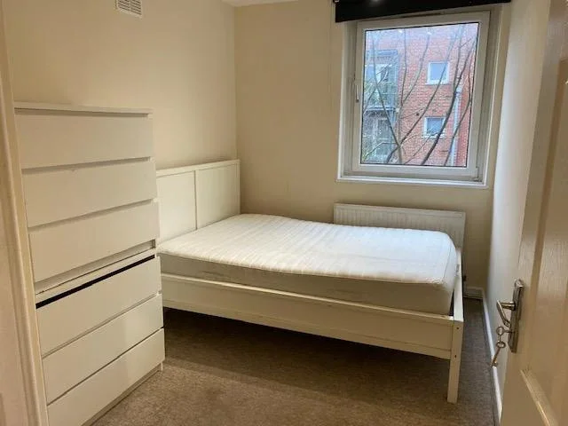 Flat Maysoule Road in Greater London
