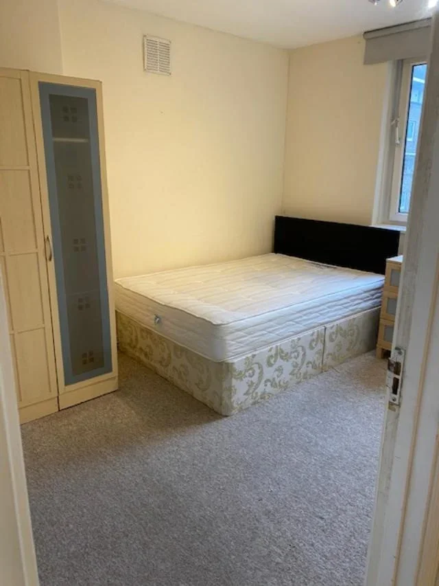 Flat Maysoule Road in Greater London