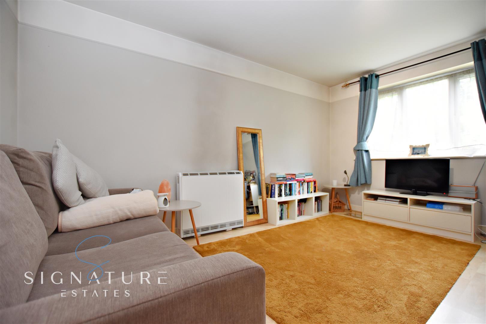 Flat Scammell Way in Watford