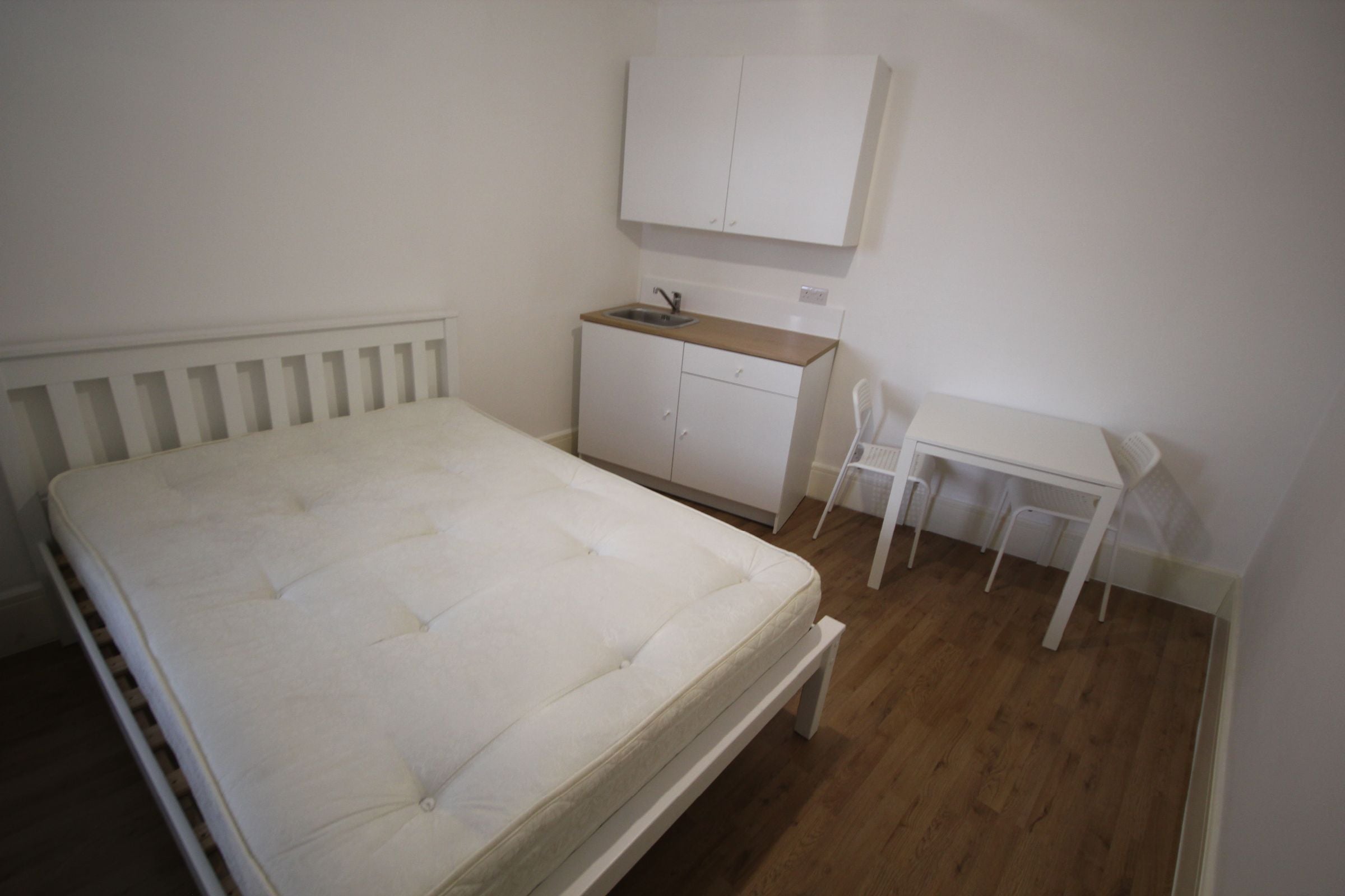 Flat Sheepcote Road in Greater London