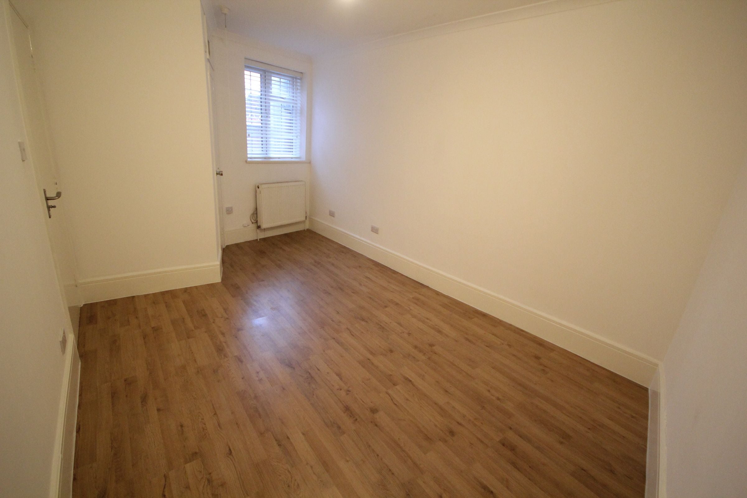 Flat Sheepcote Road in Greater London