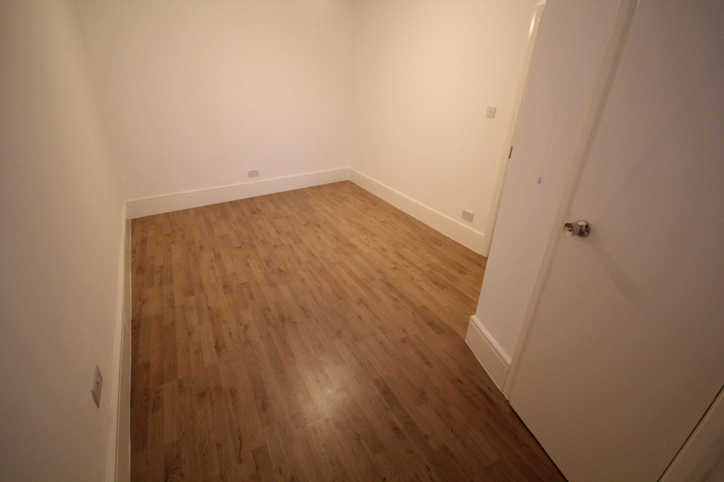 Flat Sheepcote Road in Greater London