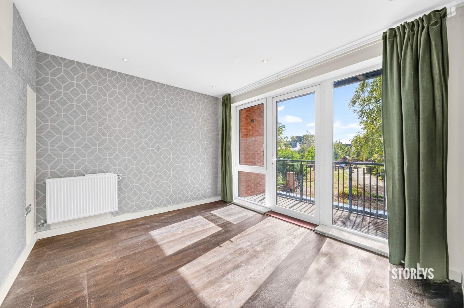 Flat Hayling Way in London