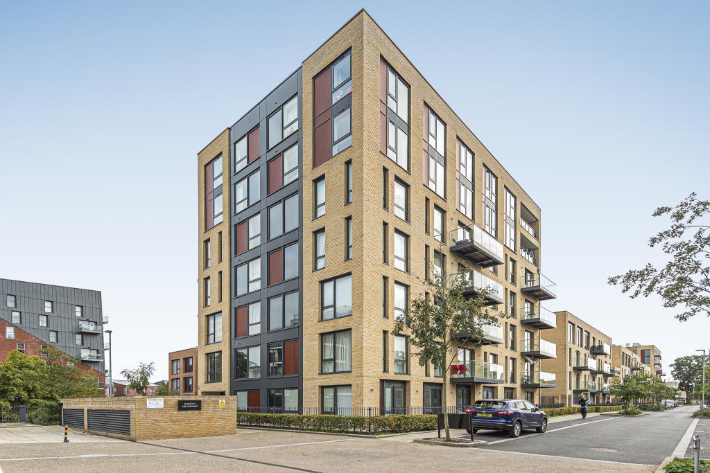 Flat Hayling Way in London
