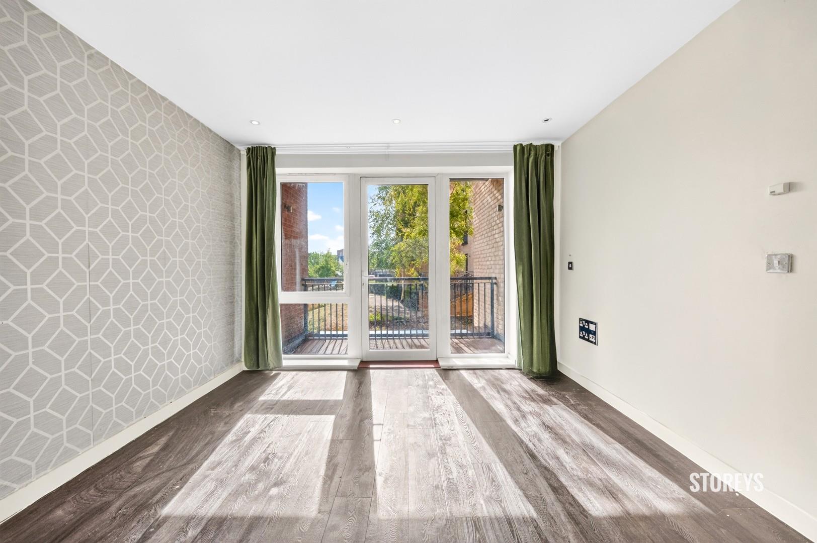 Flat Hayling Way in London