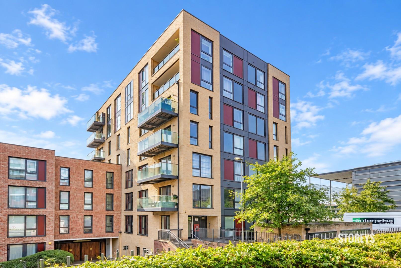 Flat Hayling Way in London