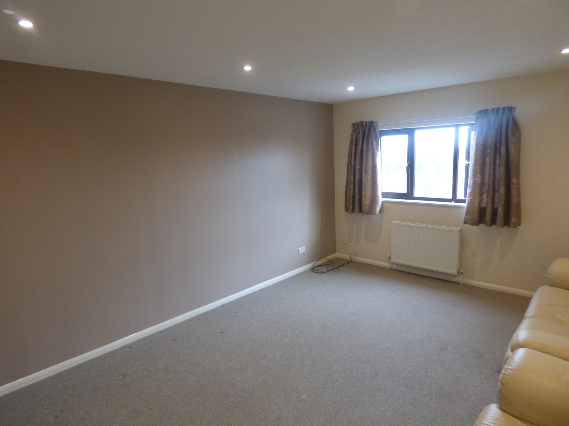 Flat Dunstable Road in Lewsey Farm