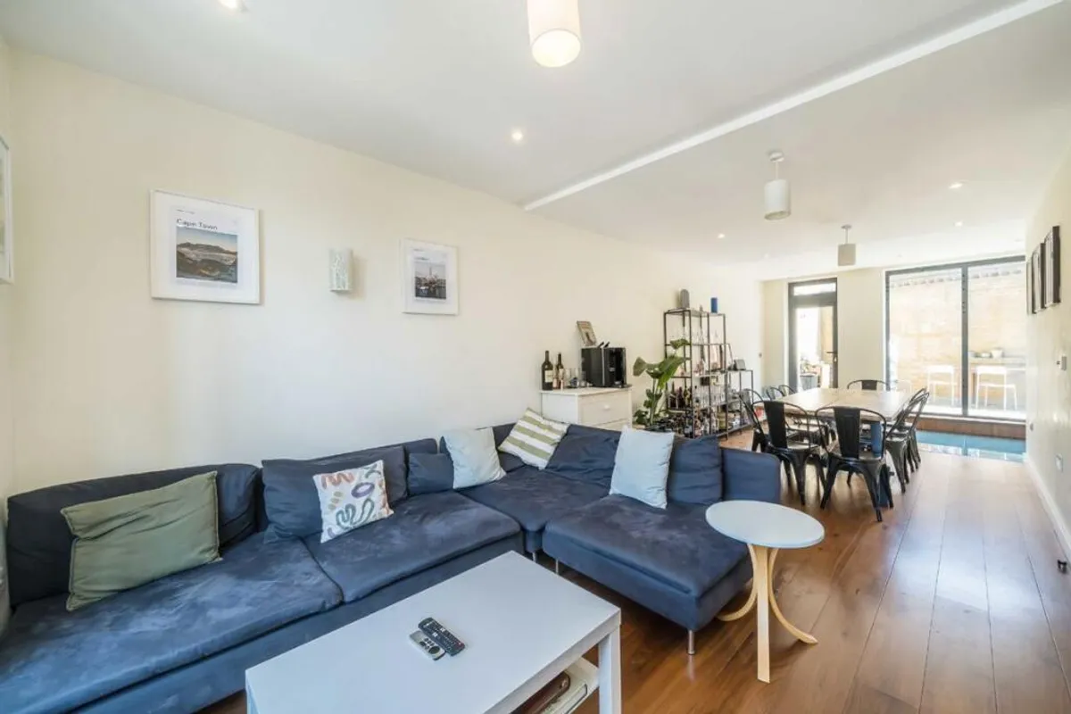 House Freshford Street in Greater London