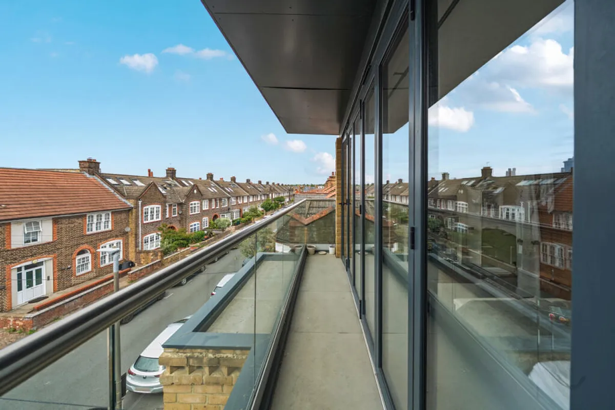 House Freshford Street in Greater London