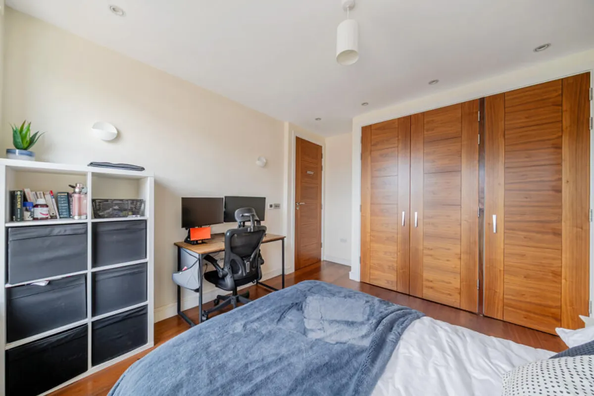 House Freshford Street in Greater London
