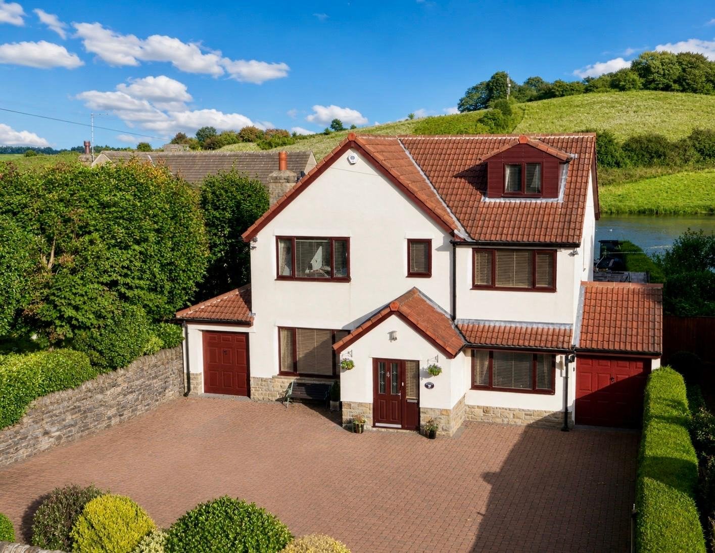 House Larkfield Road in Leeds