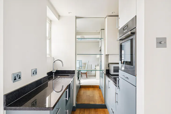 Flat Walton Street in Greater London