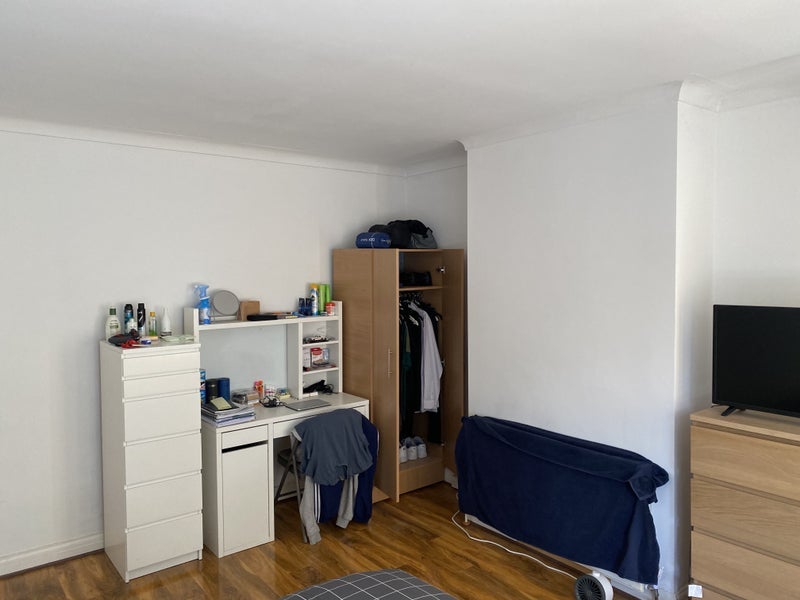 Room Batcliffe Drive in Leeds
