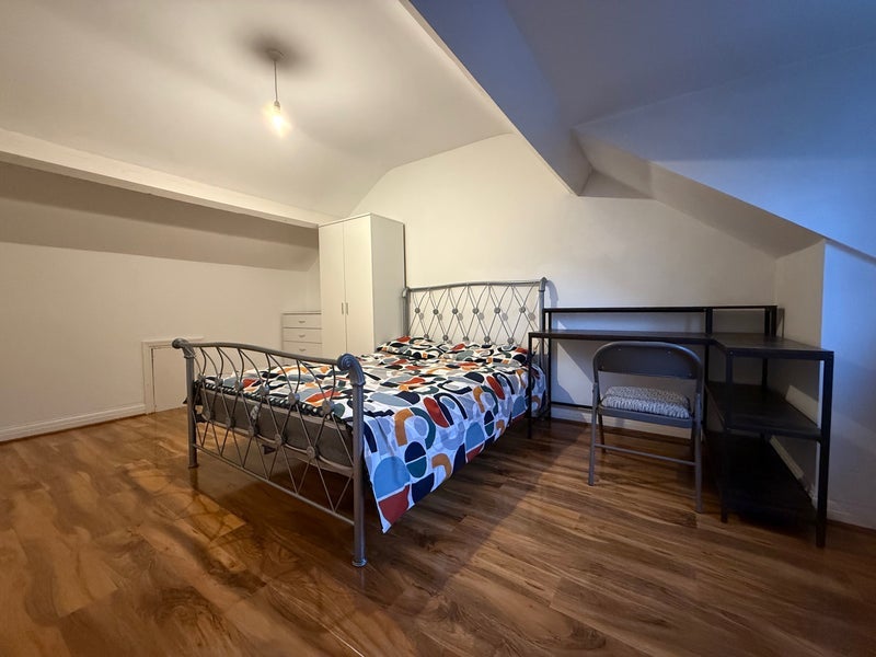 Room Batcliffe Drive in Leeds