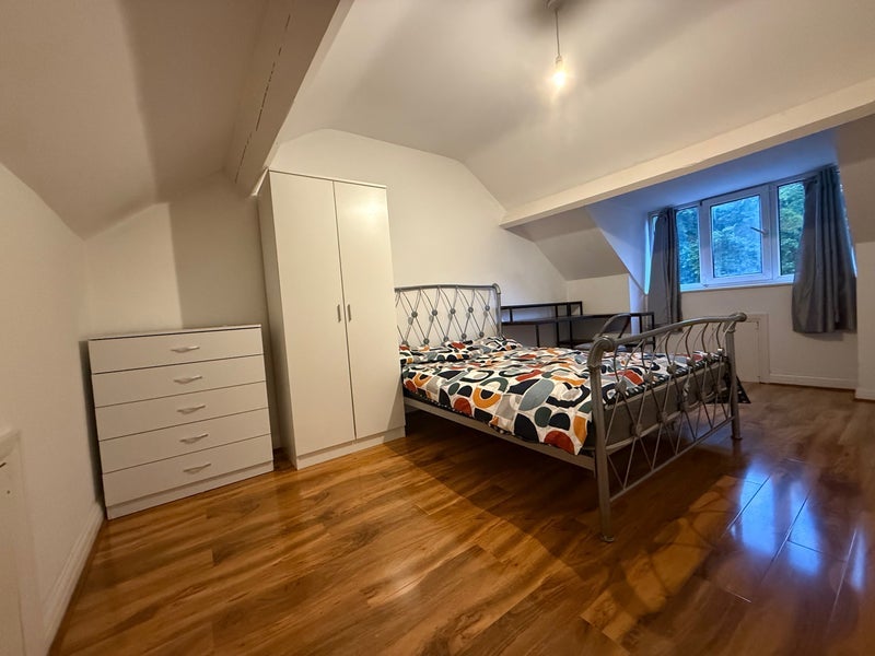 Room Batcliffe Drive in Leeds