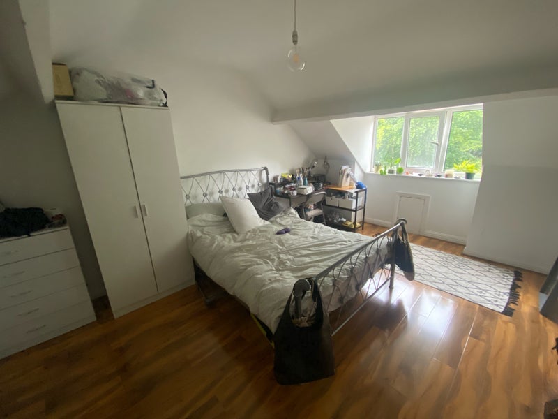 Room Batcliffe Drive in Leeds