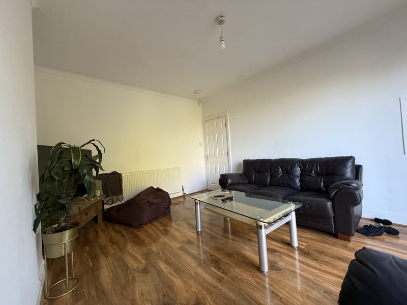 Room Batcliffe Drive in Leeds