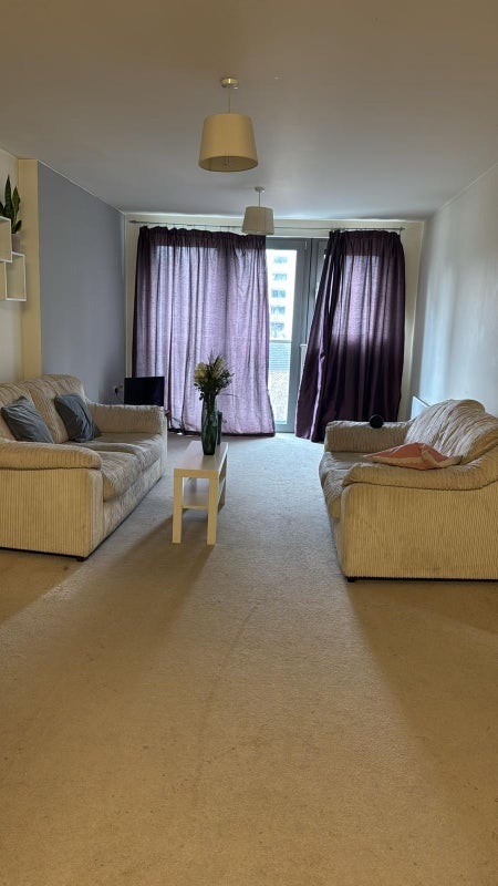 Room Warton Road in Greater London