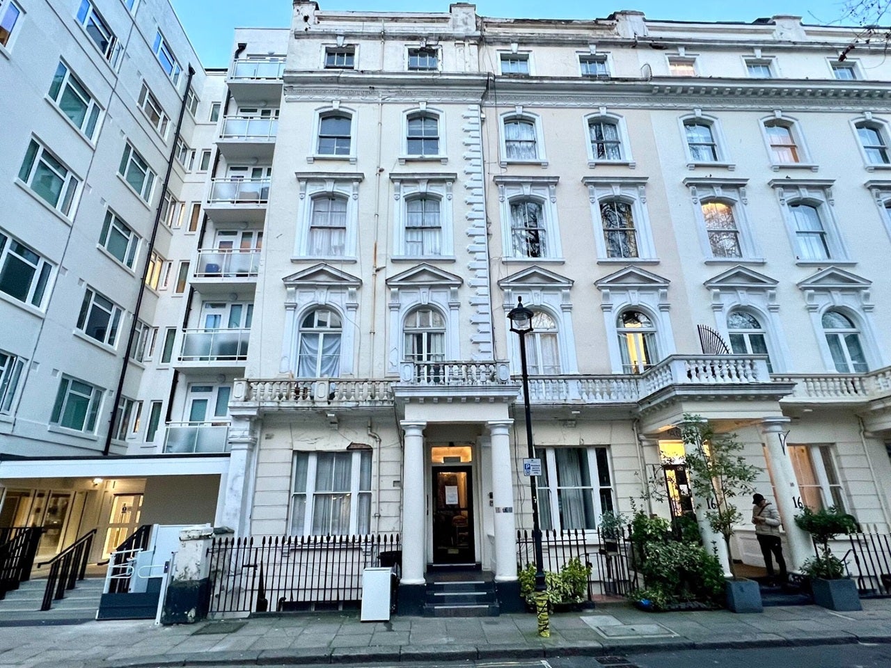 Flat Talbot Square in City of Westminster