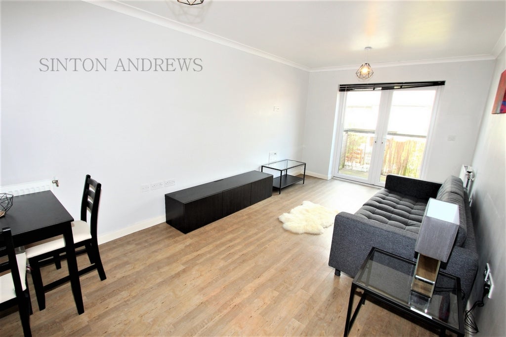 Flat Sussex Road in Greater London