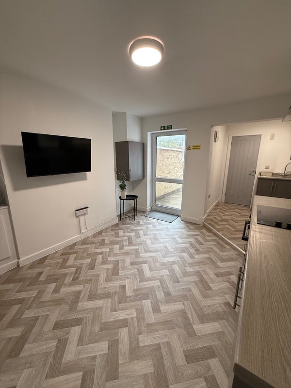Room Oak Street in Wigan