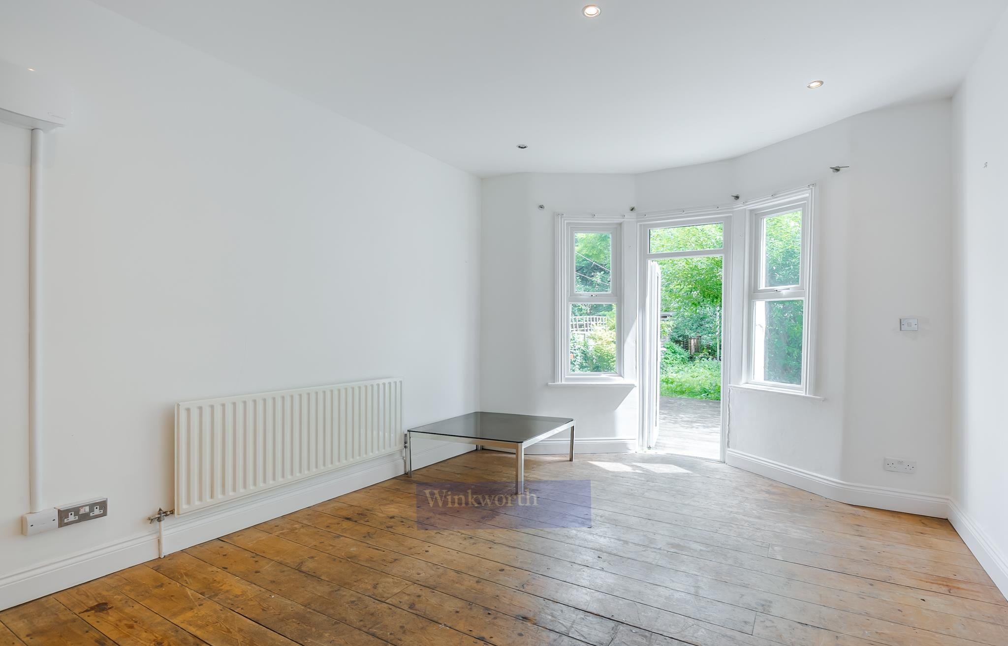 Flat Urlwin Street in Greater London