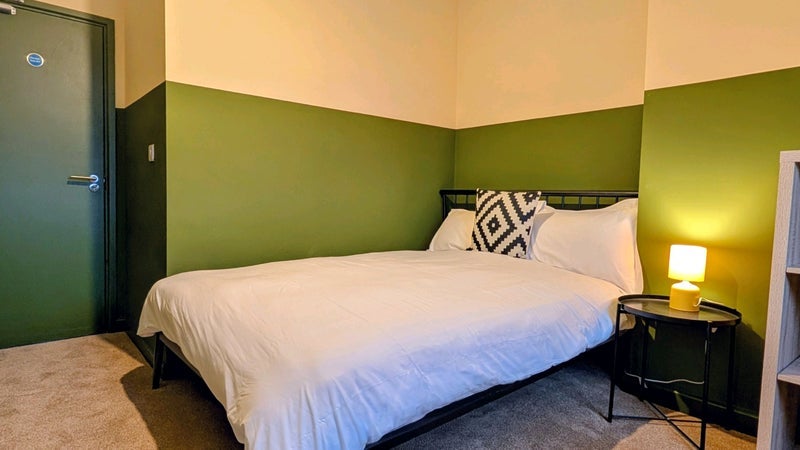 Room Commercial Avenue in Nottingham