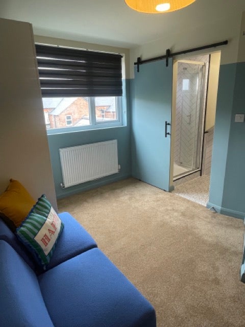 Room Commercial Avenue in Nottingham