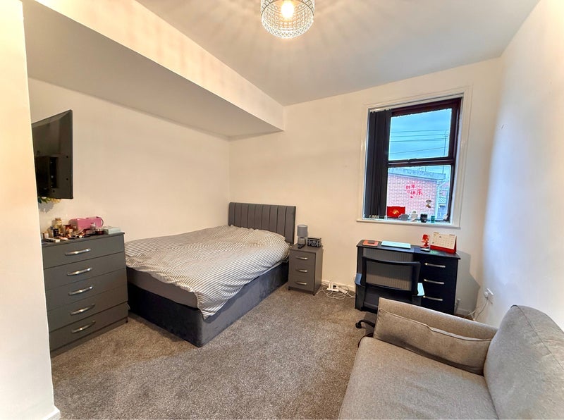 Room Claremont Road in Manchester