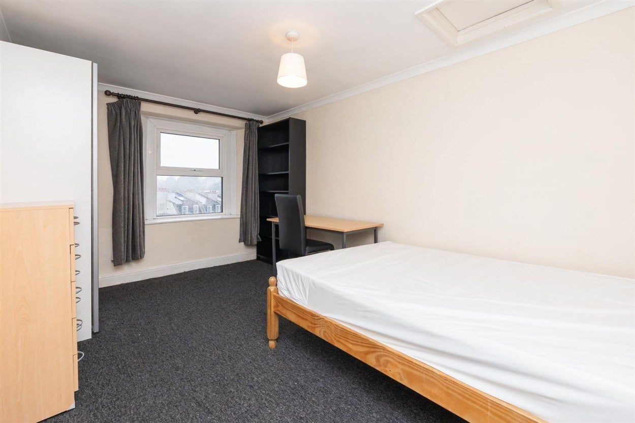 Room Queens Road in Bristol