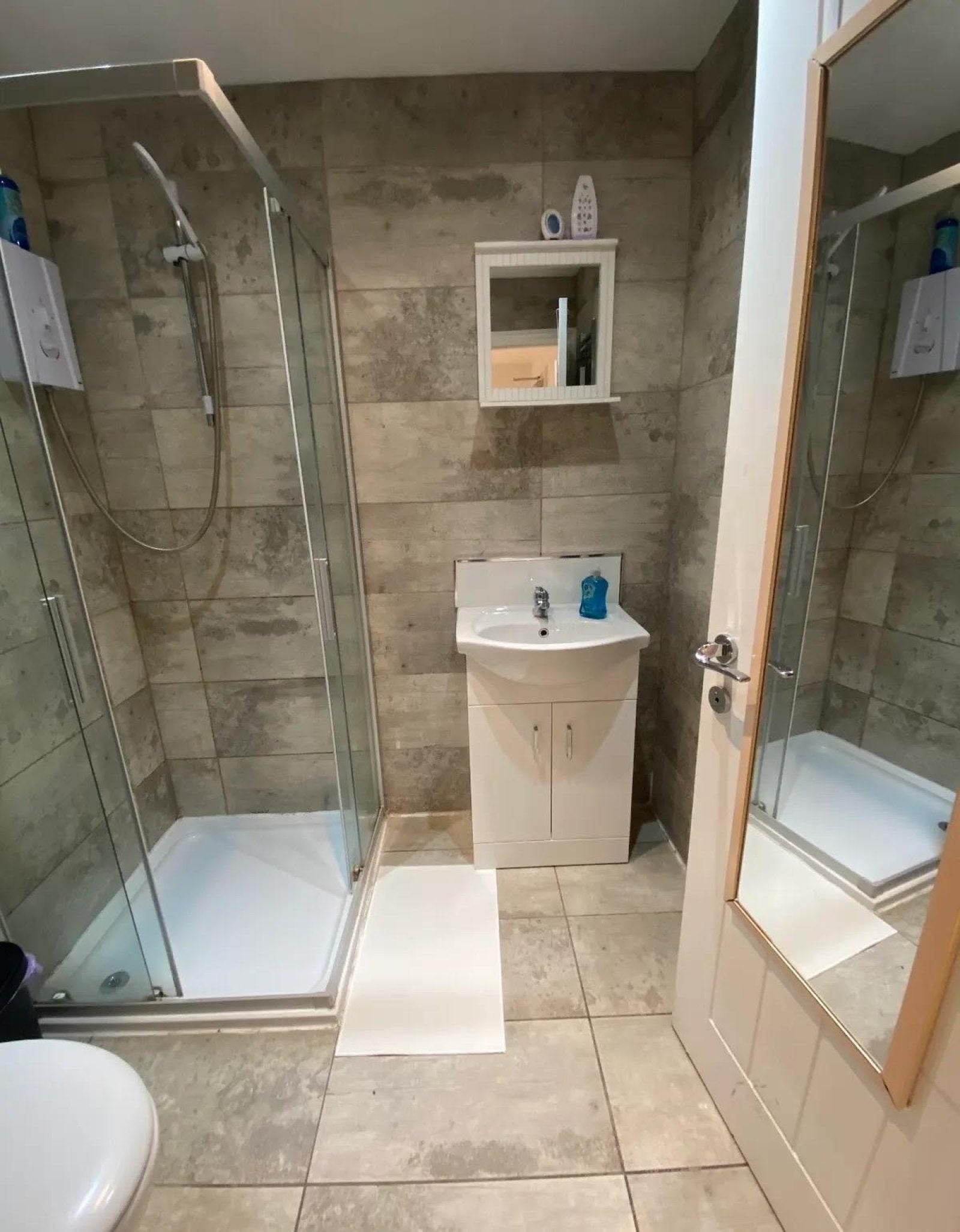 Room Chobham Road in Greater London