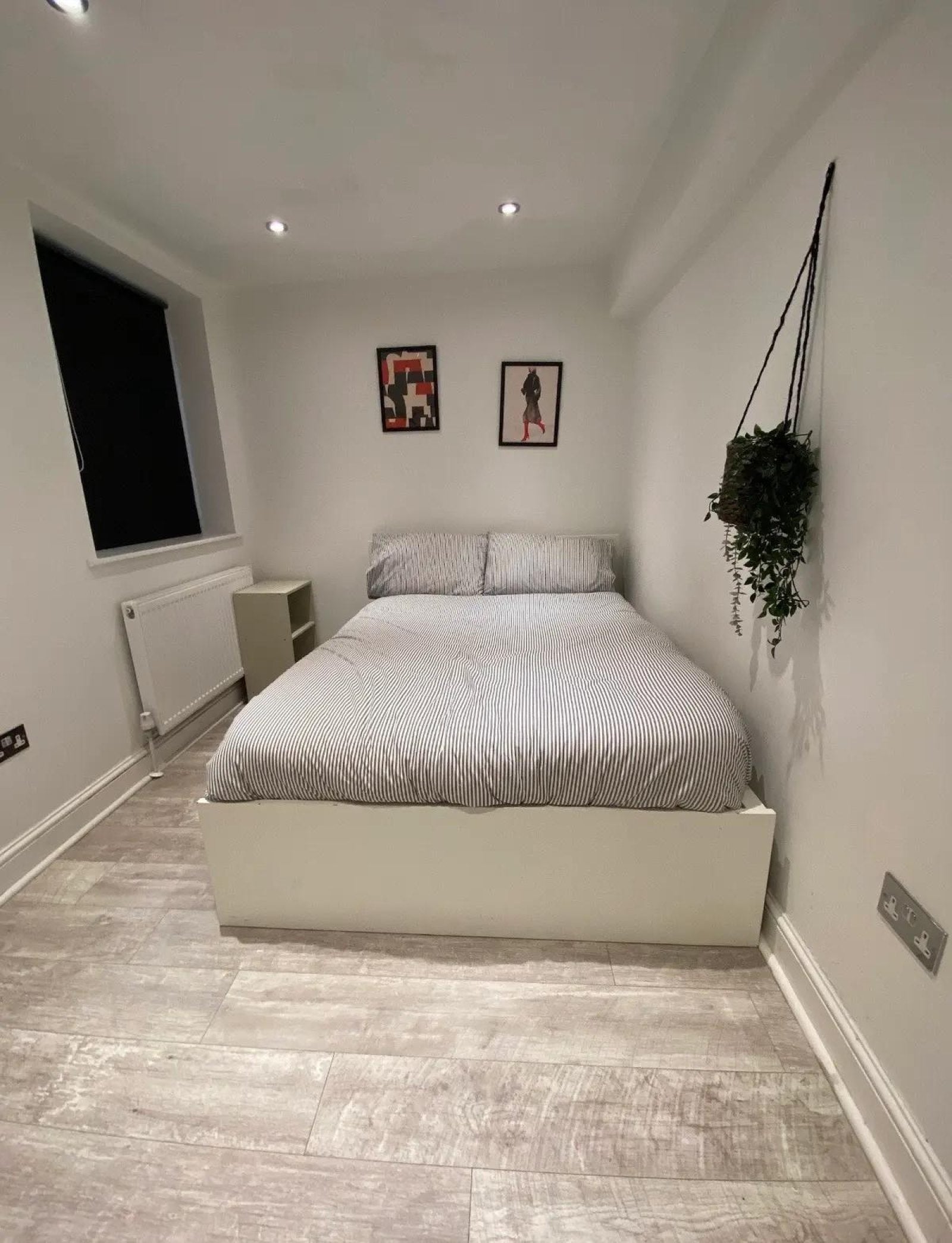 Room Chobham Road in Greater London