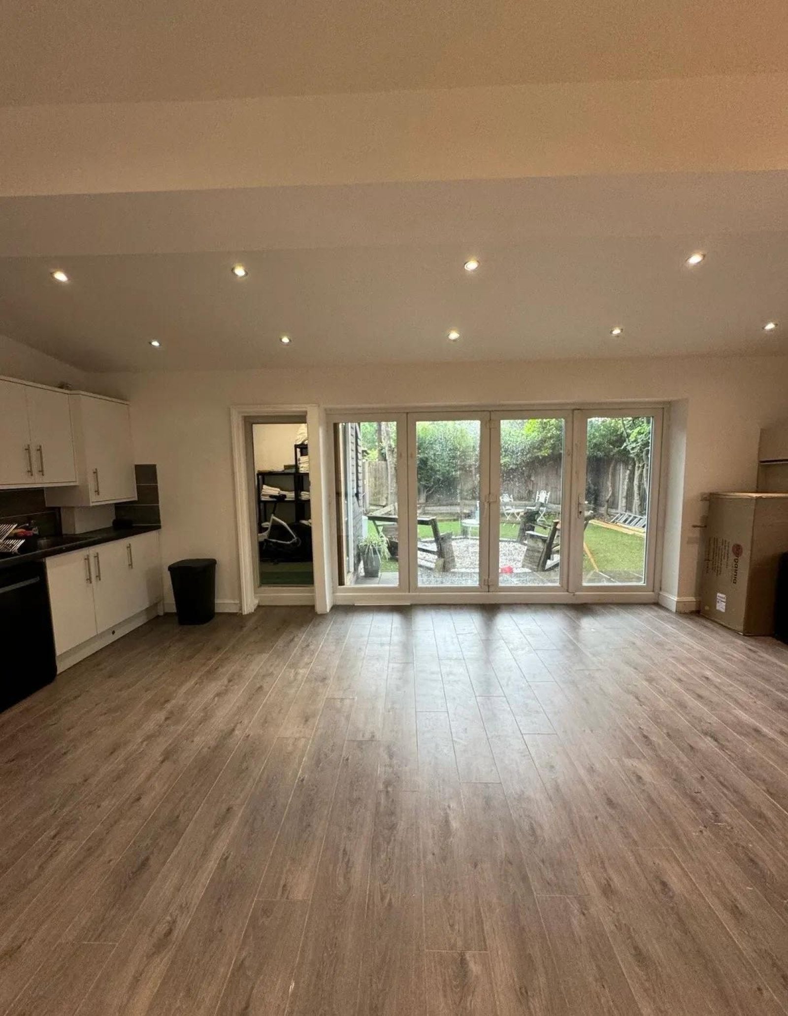 Room Chobham Road in Greater London