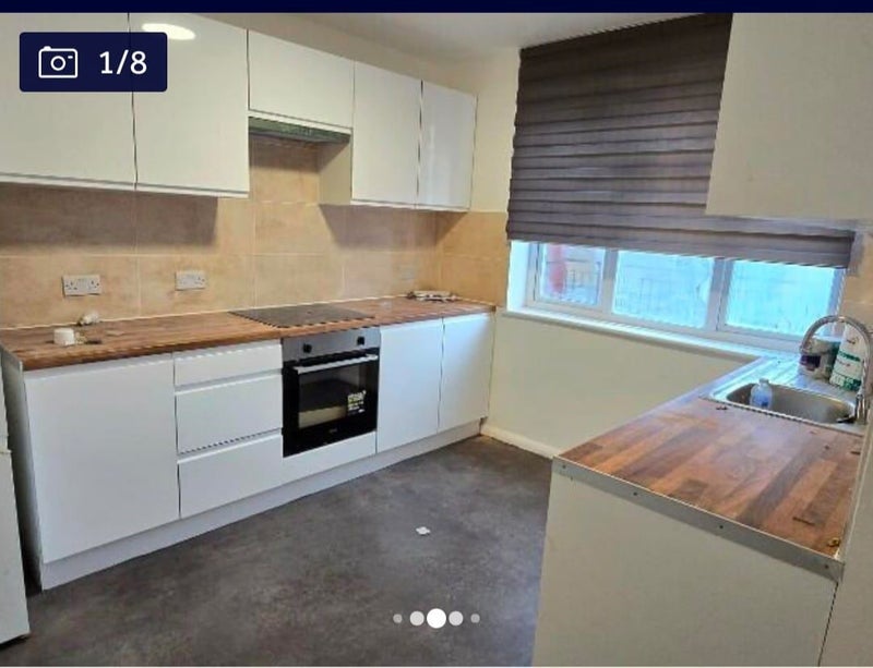 Room Court Road in Greater London