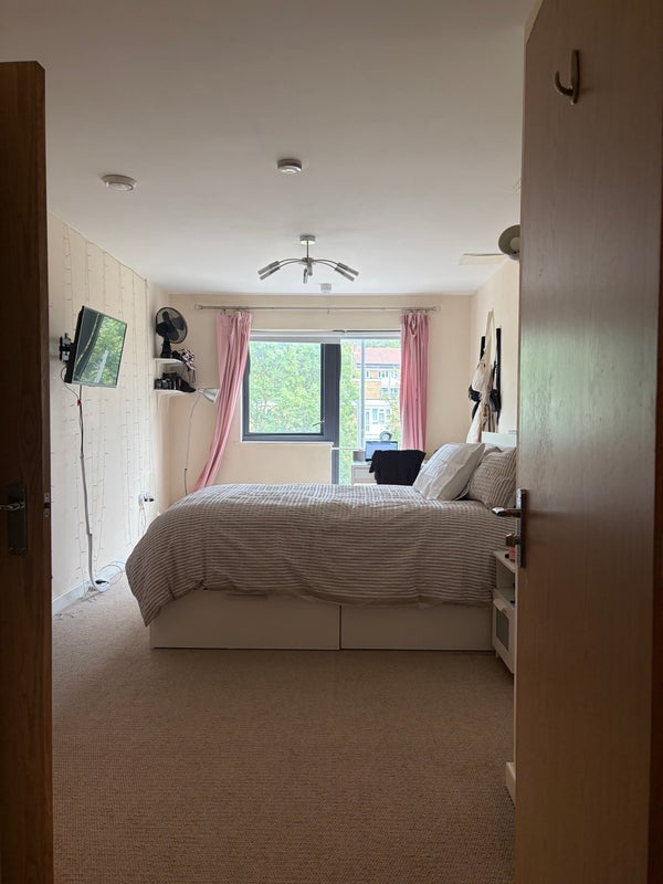 Room Lee High Road in Greater London