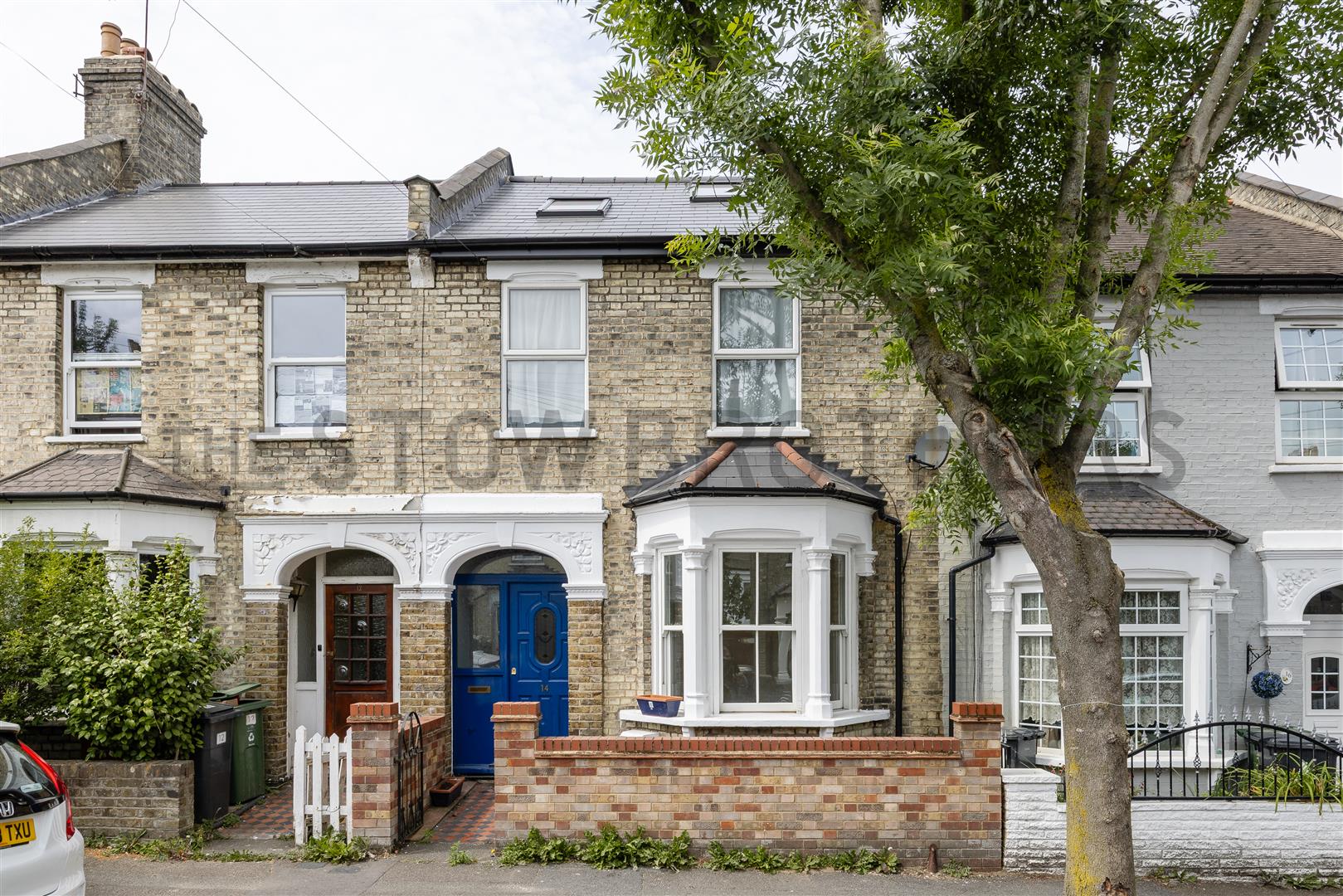 House Kenilworth Avenue in Greater London