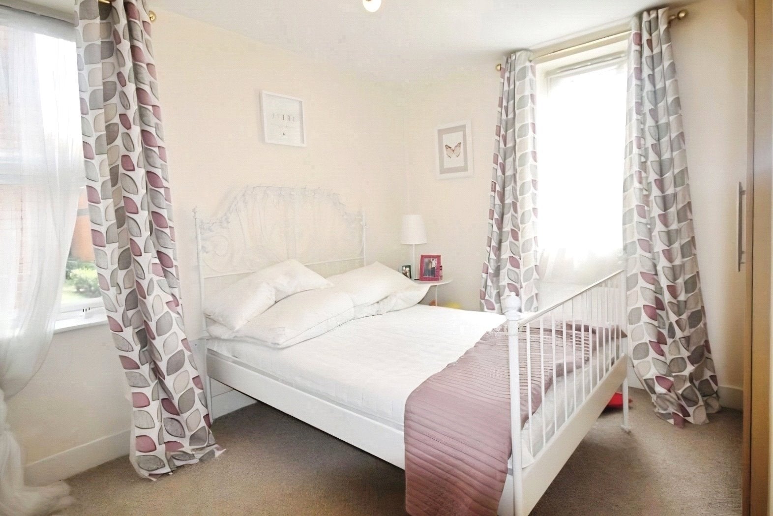 Flat Vicarage Road in Borough of Runnymede